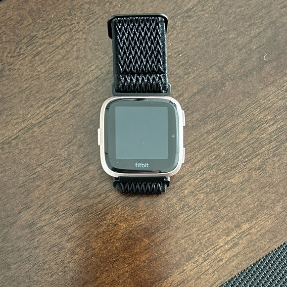 Fitbit Versa - Picture 2 of 4
